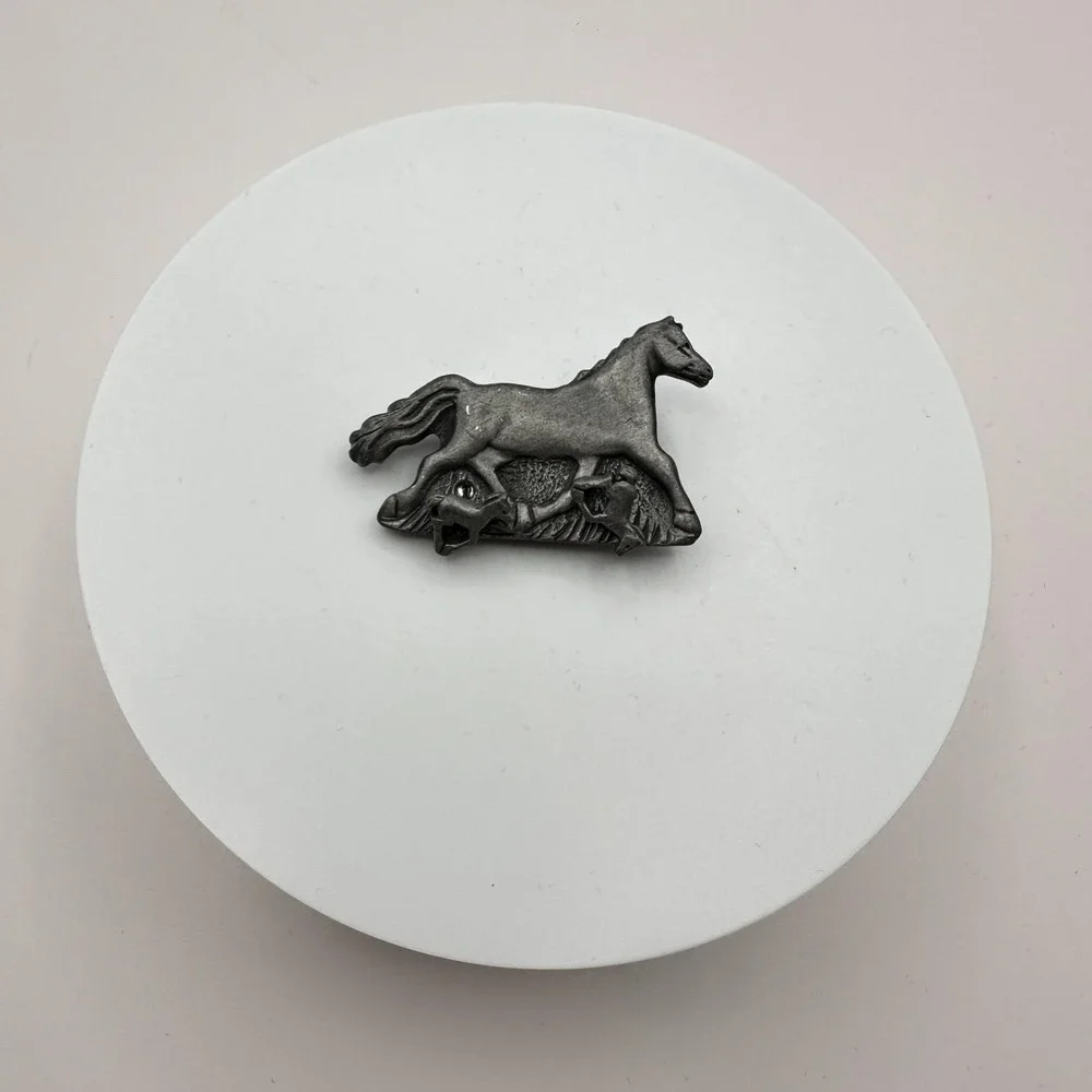 Vintage 90s Pewter Finish Mare Brooch Pin & Stud Earring Set Women's‎ Jewelry